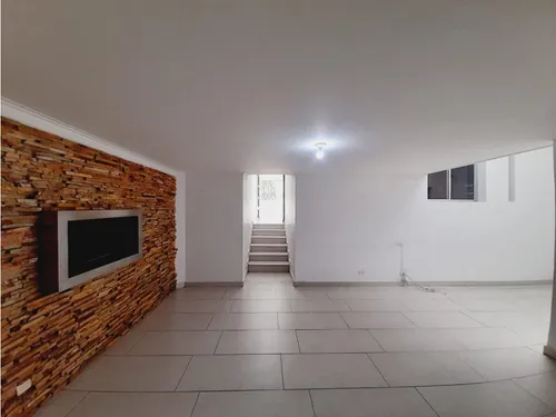 Casa Laureles En Segundo piso Amplia Y Moderna