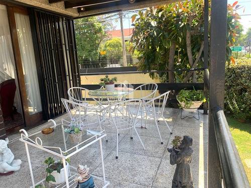 Casa En Venta De 3 Dorm. En Las Condes
