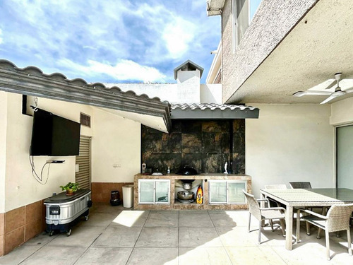Casa Con Alberca En Venta En San Jerónimo En Monterrey