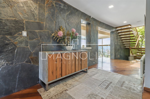 Casa En Arriendo De 6 Dorm. En Las Condes