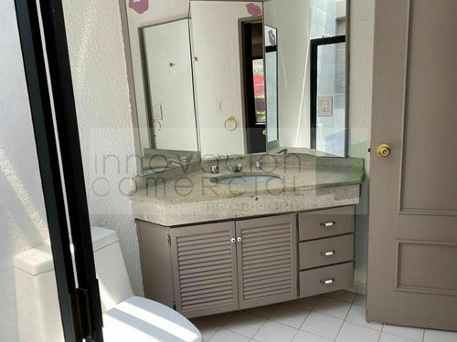 Jurica, Casa De Un Nivel En Venta Con Terraza, Jacuzzi Y Más