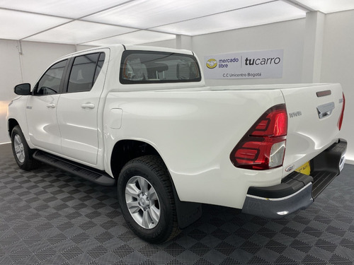 Imagen 8 de 25 de Toyota Hilux 2.7 Gasolina 4x4