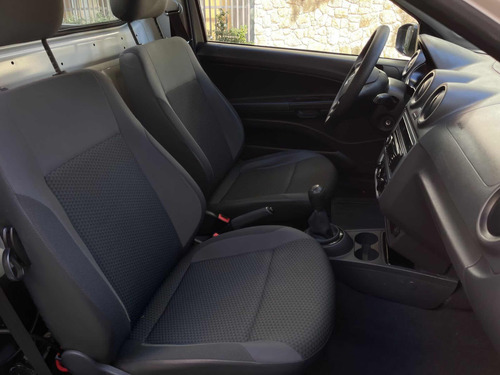 Volkswagen Saveiro 1.6 Robust Cab. Simples Total Flex 2p