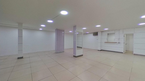 Amplia Propiedad Comercial - Los Conquistadores
