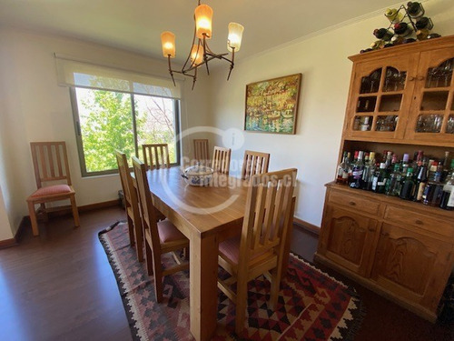 Casa En Venta De 4 Dorm. En Lo Barnechea Condominio