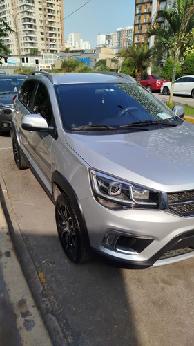 Color Plata Claro, Carrocería Suv, 5 Puertas