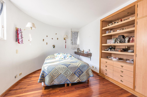 Venta Casa 5 Ambientes De Estilo | Excelente Estado| Luz | Detalles De Calidad | Caballito