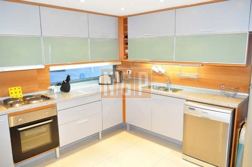 Servicio De Mucamas, Piscina, Parrilleros, Gimnasio, Sala De Adultos, Sala De Juegos, Sector De Internet, Laundry, Recepción Las 24 Hs.-ref:8498
