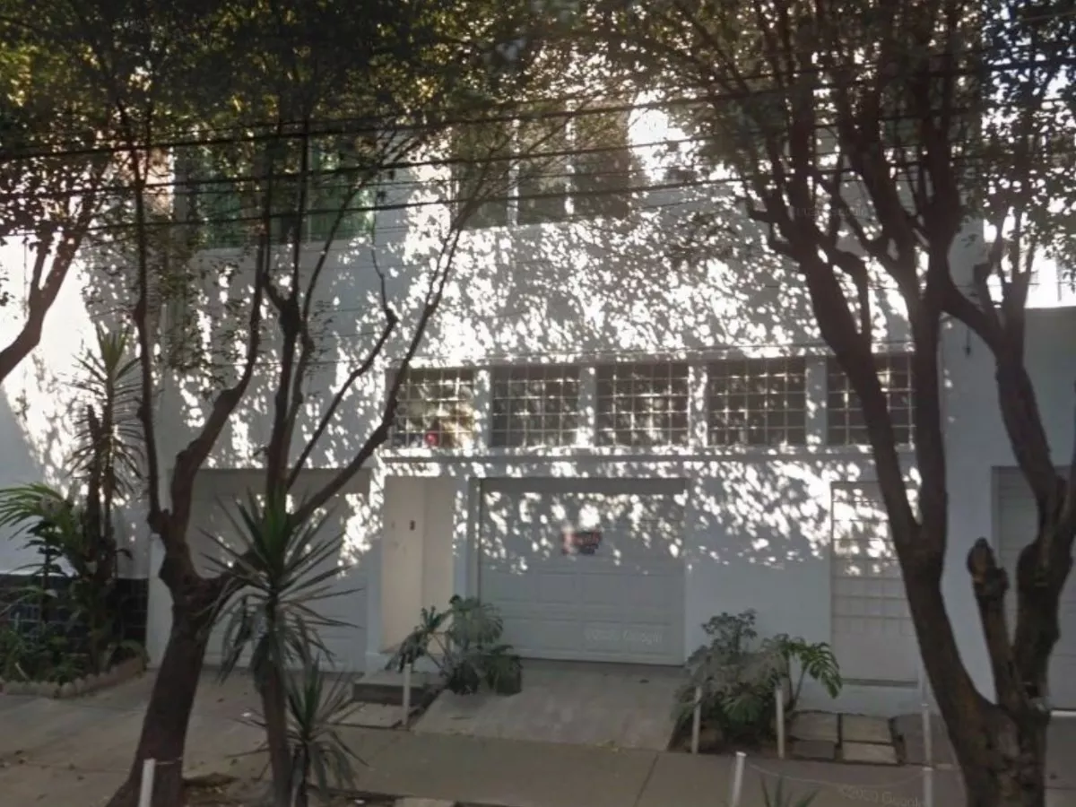 Preciosa Casa En Remate, Excelente Ubicacion, Centrica En Benito Juarez, Cuatro Habitaciones!!