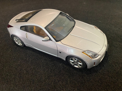 Nissan 350z 2002 Autoart Escala 1/18