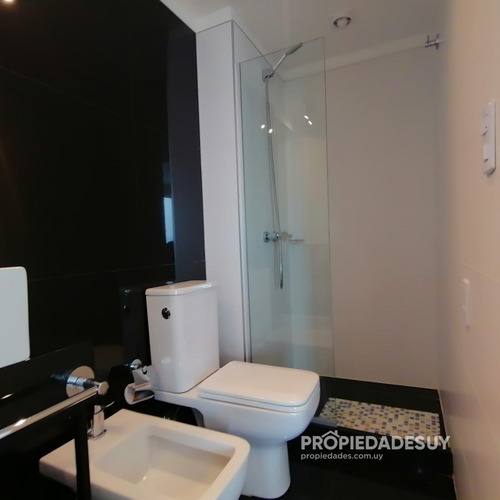 Apartamento En Venta, Piso Alto Con Vista Al Mar - Ref: 740