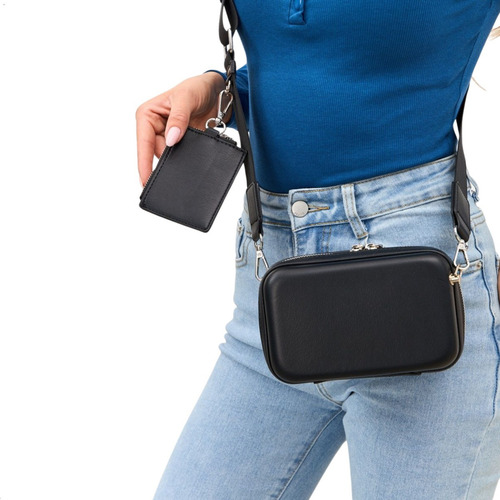 Bandolera Porta Celular Mujer Morral Rígido Mini Bolso Acabado De Los Herrajes Plateados Color Negro Diseño De La Tela Liso