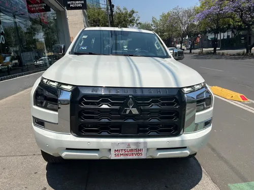 Mitsubishi L200 2025