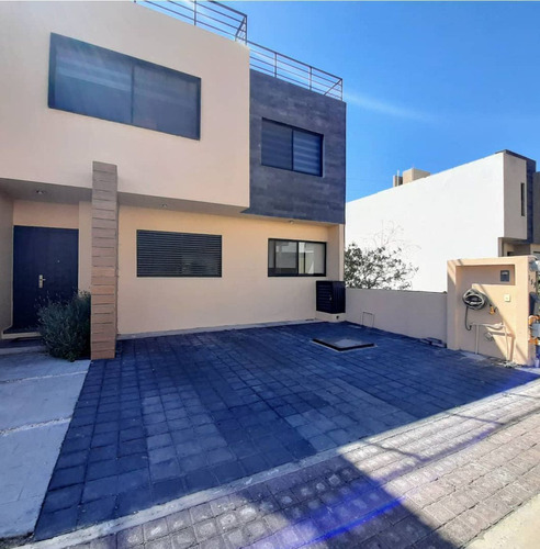 En Venta Casa En El Mirador, 3 Recamaras, Una En Pb, Roof Ga