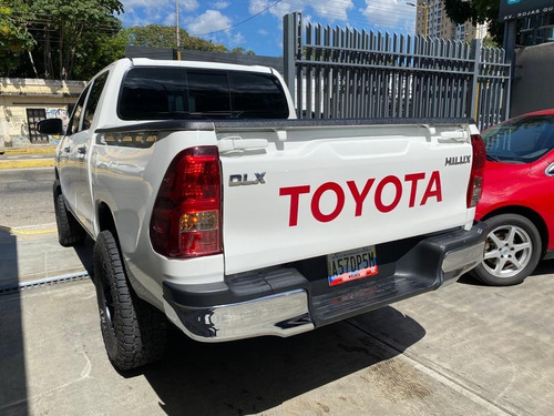 Imagen 6 de 11 de Toyota Hilux Revo Diésel