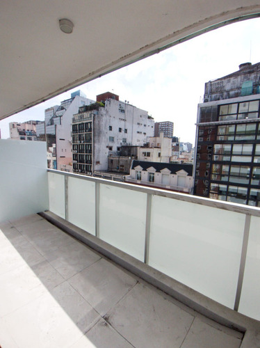 Monoambiente Con Balcon Y Luz. Av Cordoba Y Florida