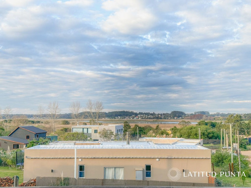 Imagen 27 de 30 de Casa Con Vista A Laguna Del Diario, 3 Dormitorios Más Dependencia Y Piscina