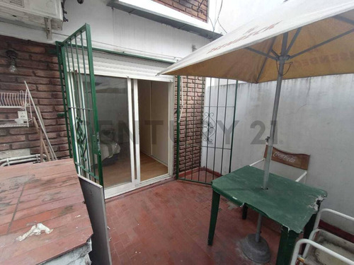 Venta Ph Dos Ambientes Con Patio En Ramos Mejía, La Matanza