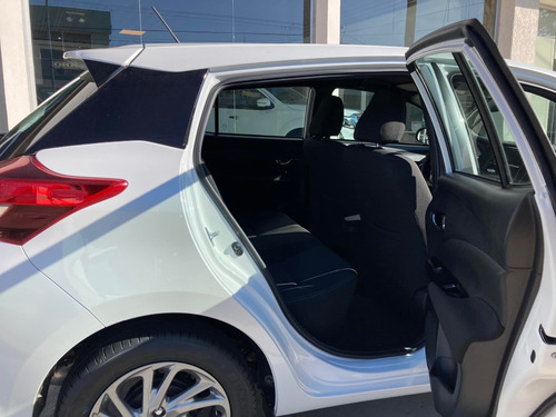 Imagen 10 de 15 de Toyota Yaris 5 Ptas 1.5 16v Vvt-i Xls Cvt 0km My2023