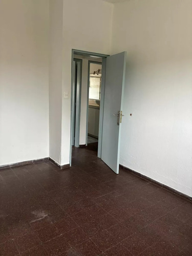 Vendo ! Apartamento 3 Dormitorios. En Complejo Ch 100, Con Cochera.