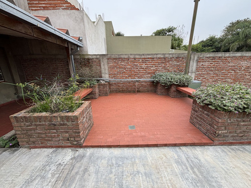 Casa + 2 Locales En Inmaculado Estado De Conservación!