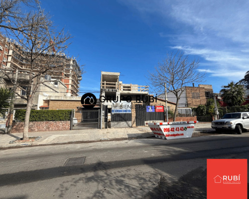 Venta De Apartamento 2 Dormitorios Duplex Con Patio Y Parrillero Tipo Casita