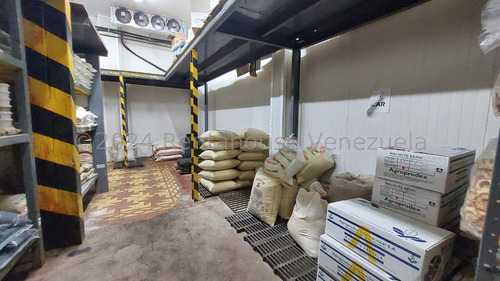 LG Vendo Edificio Industrial Con Local Comercial En Prado De María, 1920 Mtrs. Punto Comercial De Mas De 30 Años