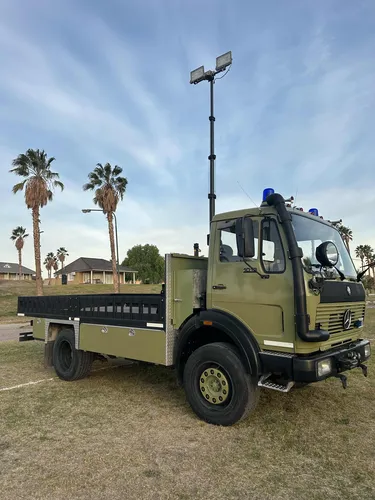 Camión Mercedes Benz 4x4
