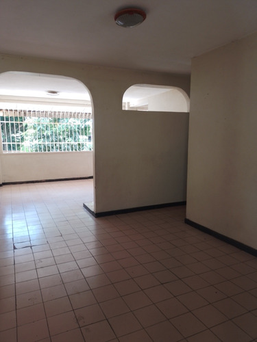 Apartamento En El Paseo El Limón 9.500