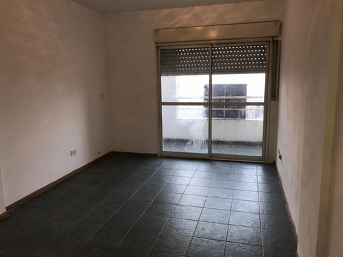 Alquiler - Departamento De 3 Ambientes Con Cochera - Villa Madero