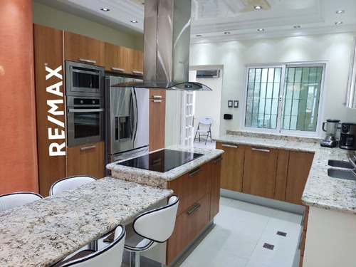 Imagen 4 de 18 de Re/max 2mil Vende Townhouse En Conj. Resd. Majestic Village