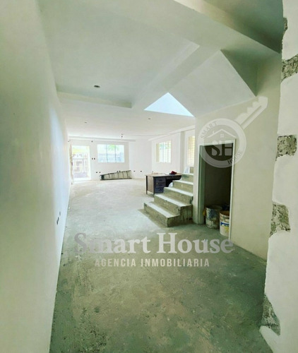 Llev18m-abev02m Smart House Vende Comodo Townhouse En Obra Limpia Urb Andres Bello.