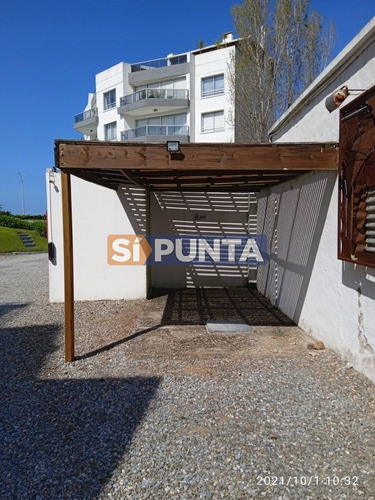 Imagen 13 de 15 de Se Vende Apartamento 2 Dormitorios Con Patio Exclusivo. Frente Al Mar