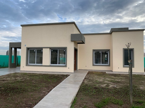 Imagen 2 de 24 de Super Oferta En Santa Ines De Canning!!! Lote Interno De 700 Mts Con Radiadores Y 3 Dormitorios!!!