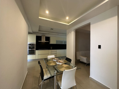 Josefina Toledo: Hermoso Apartamento En Venta En El Parral, 160m², Estudio, Maletero, Circuito De Cámaras, Balcón, Gym, Sauna, Planta Y Pozo, Piscina, Caney, 234907