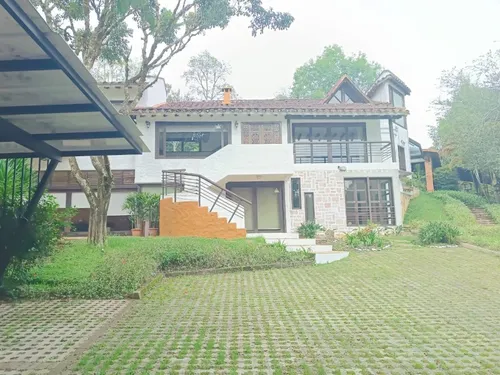 Casa En Arriendo Ubicada En Rionegro Sector Llanogrande (16007).