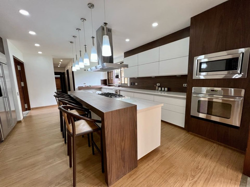 Vendo Casa 1350m2 4h/10b/10p Monte Elena 9049