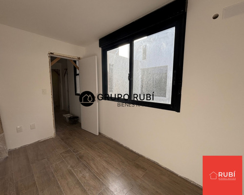 Venta De Apartamento 2 Dormitorios Duplex Con Patio Y Parrillero Tipo Casita