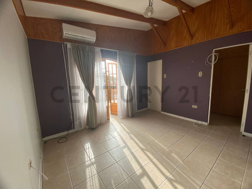 ¡amplia Casa En Arriendo 6d + 3b + Jardín + Quincho En ...