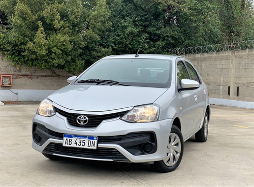 Imagen 2 de 15 de Toyota Etios 1.5 Sedan Xs