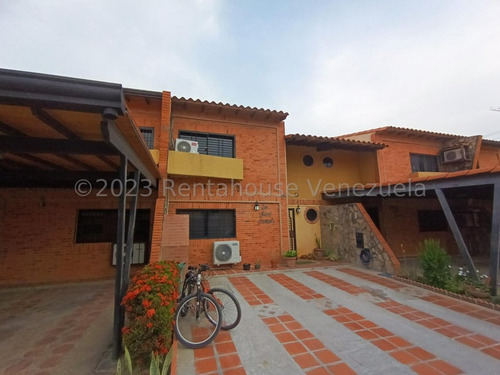 Imagen 2 de 30 de Hermoso Townhouse Ubicado En Conjunto Cerrado Con Pozo, Vigilancia Privada Y Doble Porton De Acceso, Es Moderno Y Tendencia Minimalista, Cuenta Con Su Cocina Empotrada Equipada, Pisos Laminados