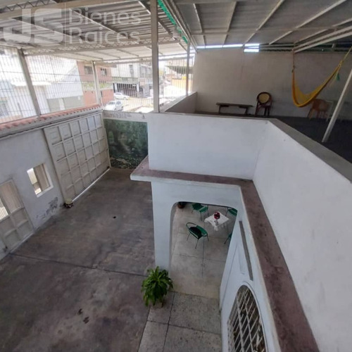 Casa En Venta Barrio Lourdes Maracay 06js
