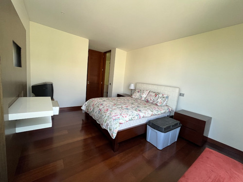Precioso Dúplex / 5 D + 6 B + Serv. + 5 E / Los Domínicos
