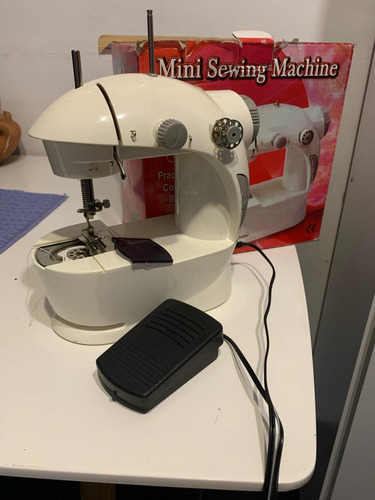 Mini Máquina De Coser. Sewing Machine