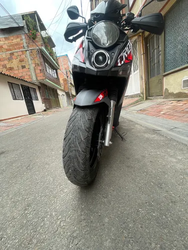 Sym Crox 150 R 2019, Color Negro/rojo, Maletero