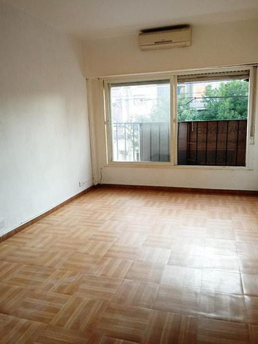 Muy Lindo Departamento En Venta En Flores, Cerca De Todo