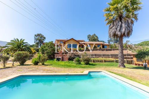 Casa Con Quincho Y Cabaña En Mantagua, 2.528m² De Terreno