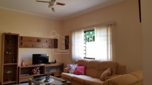 Imagem 1 de 6 de Venda De Casas / Padrão Na Cidade De Araraquara 8942