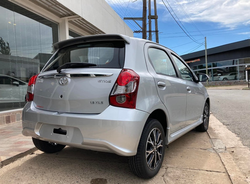 Imagen 5 de 15 de Toyota Etios 1.5 5 Ptas Xls Manual 0km My2023