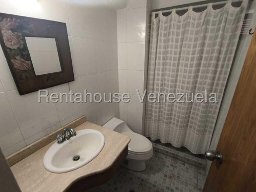Amplio Tonwhouse Con Excelente Areas Sociales En Venta En El Cafetal Yf